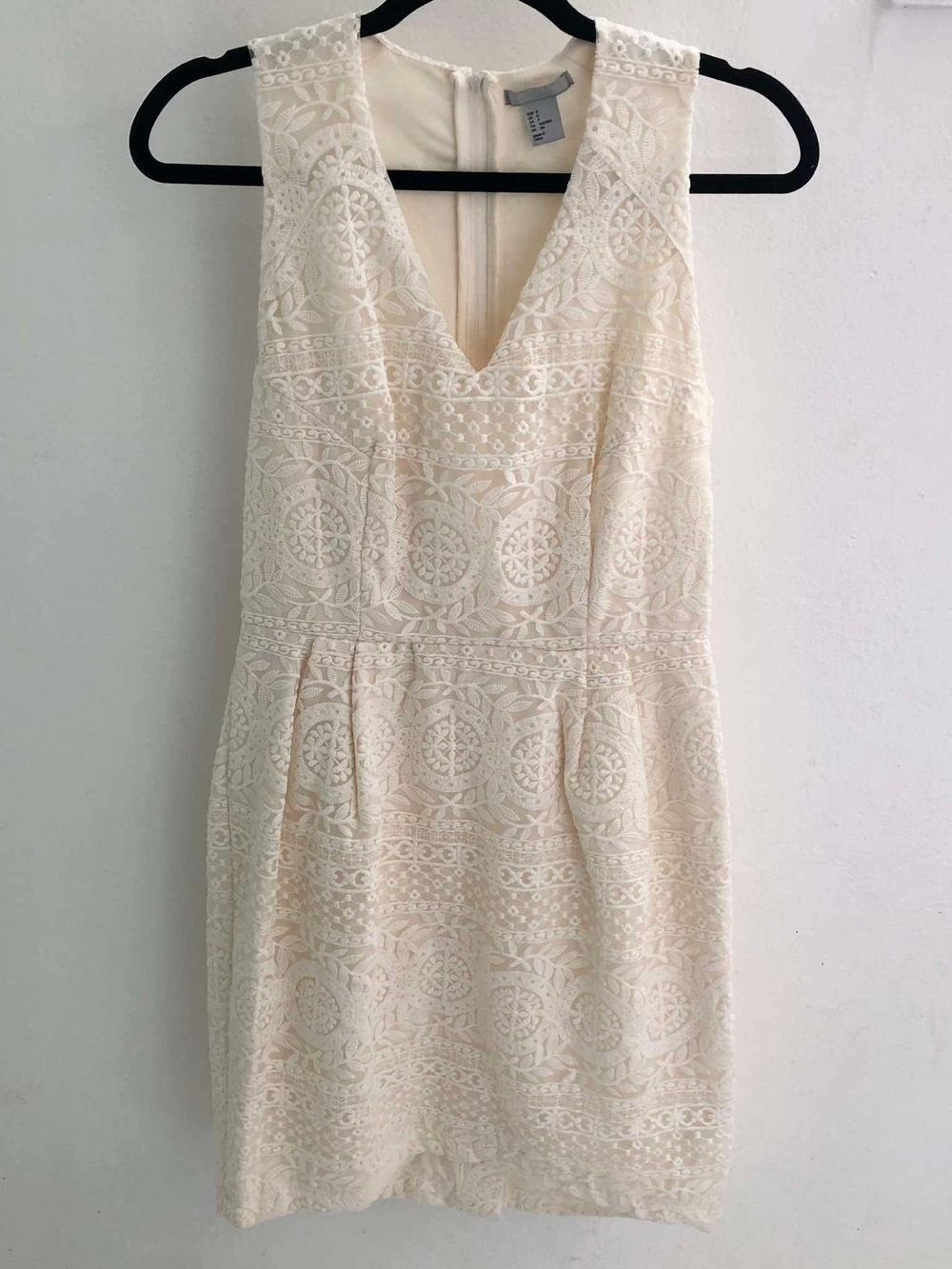 Sleeveless Lace V-Neck Women's Dress in Cream